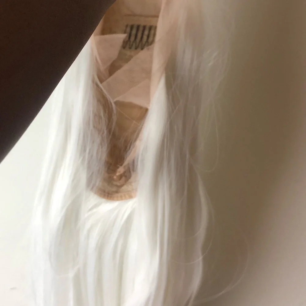 - 22” JES SNOW WHITE STRAIGHT LACE FRONT WIG *NEW*